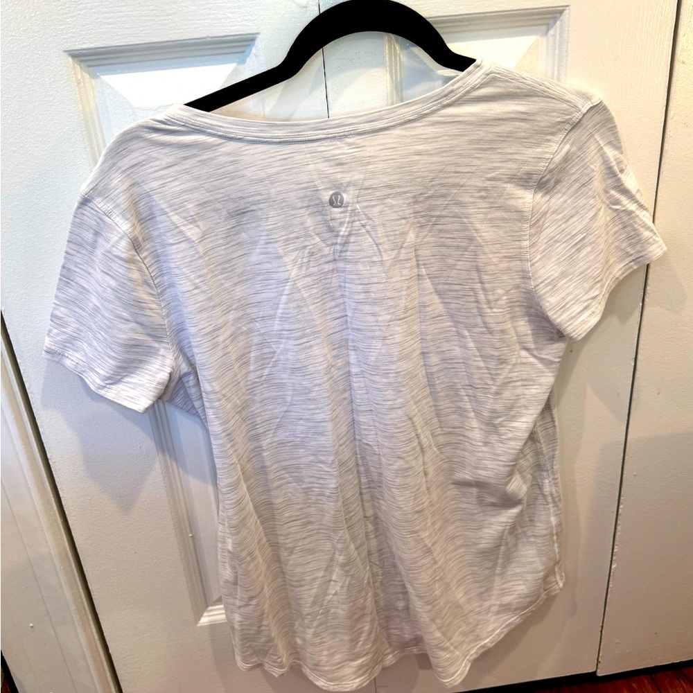 Lululemon White & grey New York tee